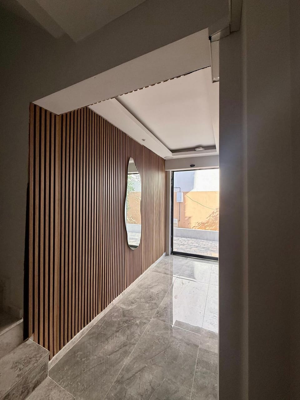 Facade/entrance