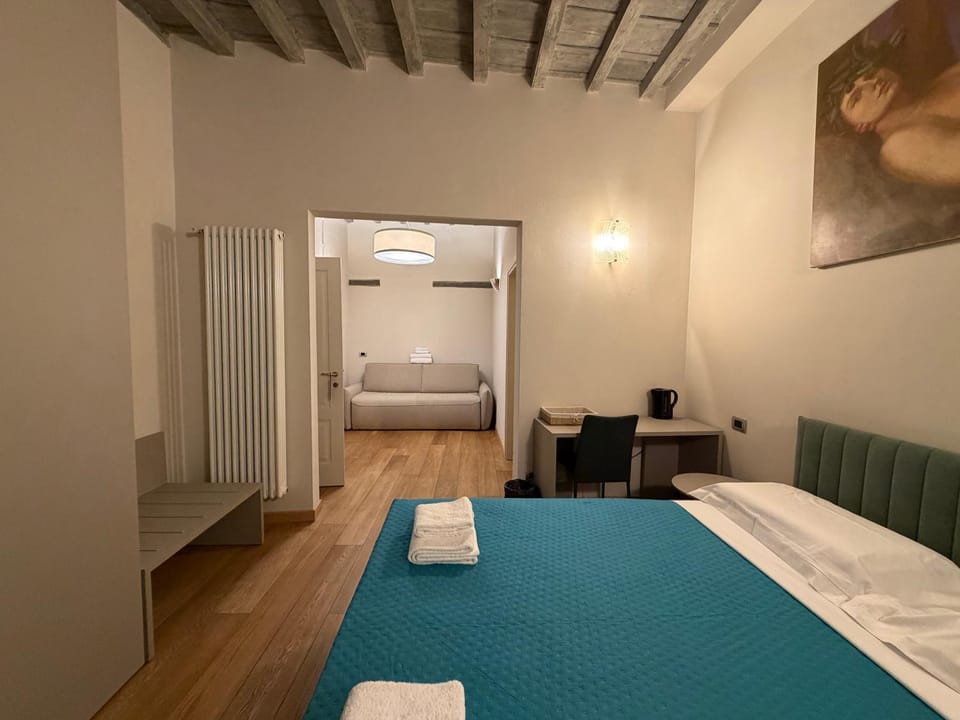 Bed, Photo of the whole room, Bedroom, towels