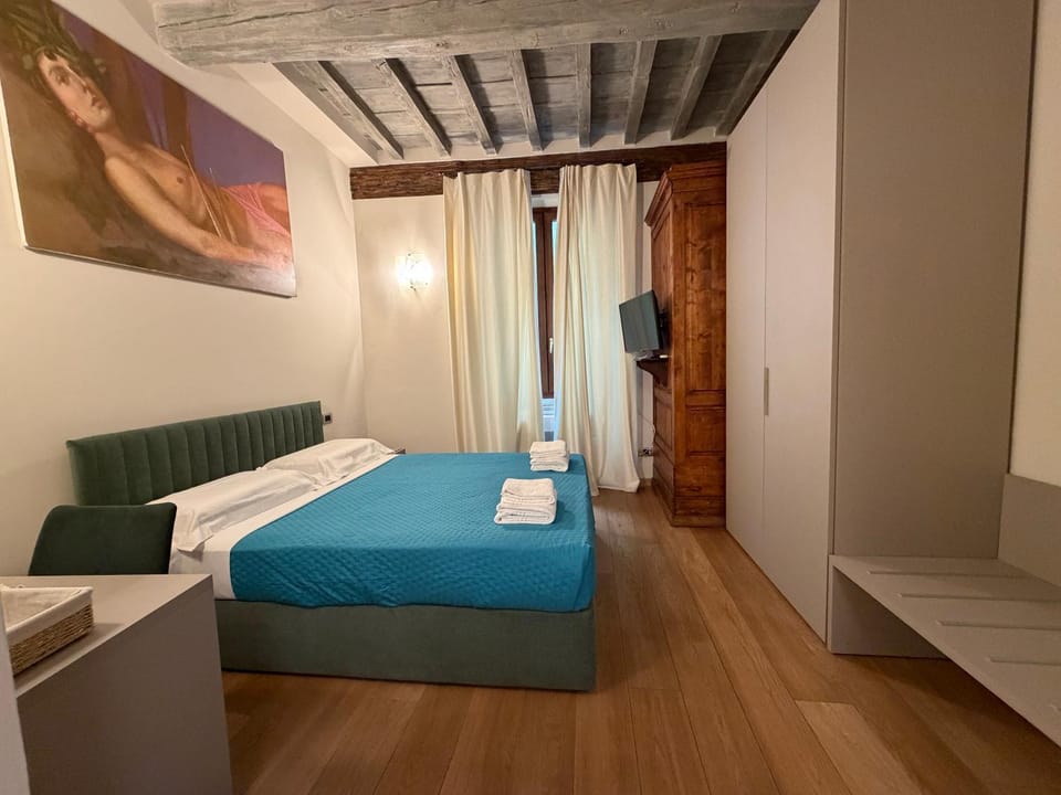 Bed, Living room, Photo of the whole room, Seating area, Bedroom, towels