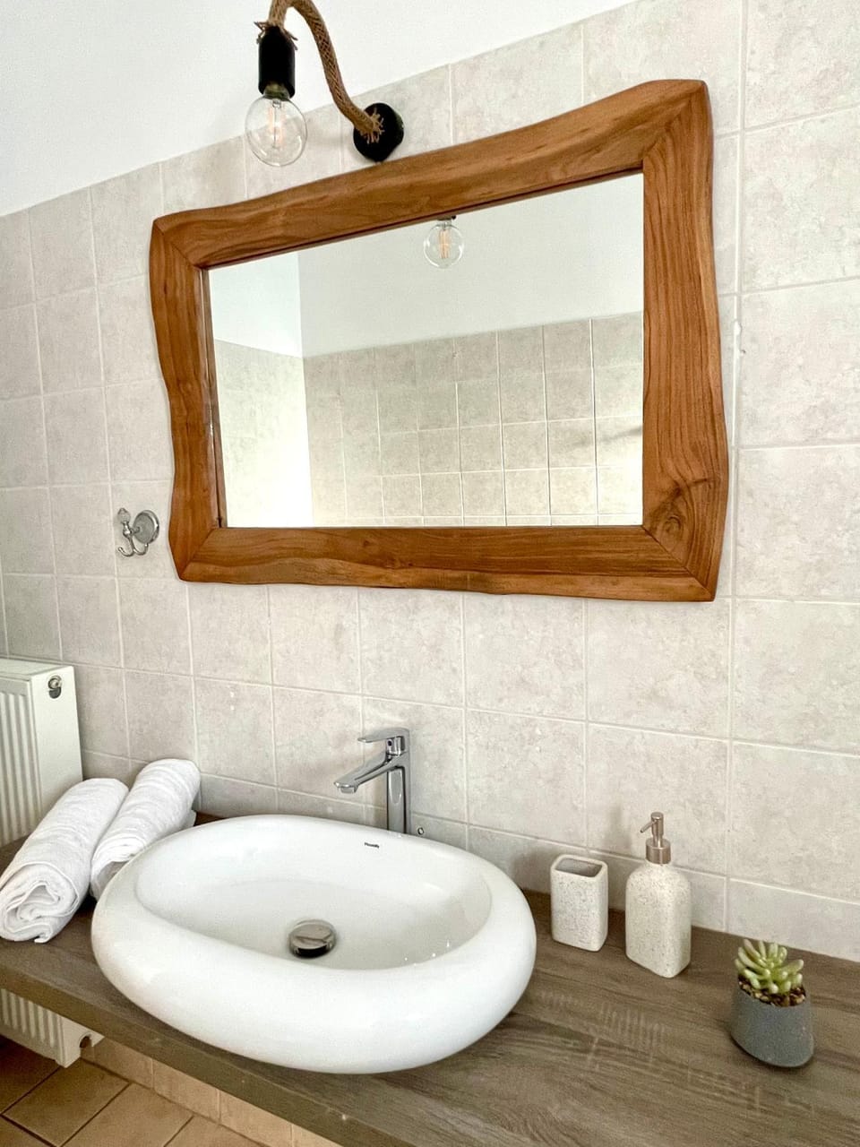 Toilet, Bathroom, towels