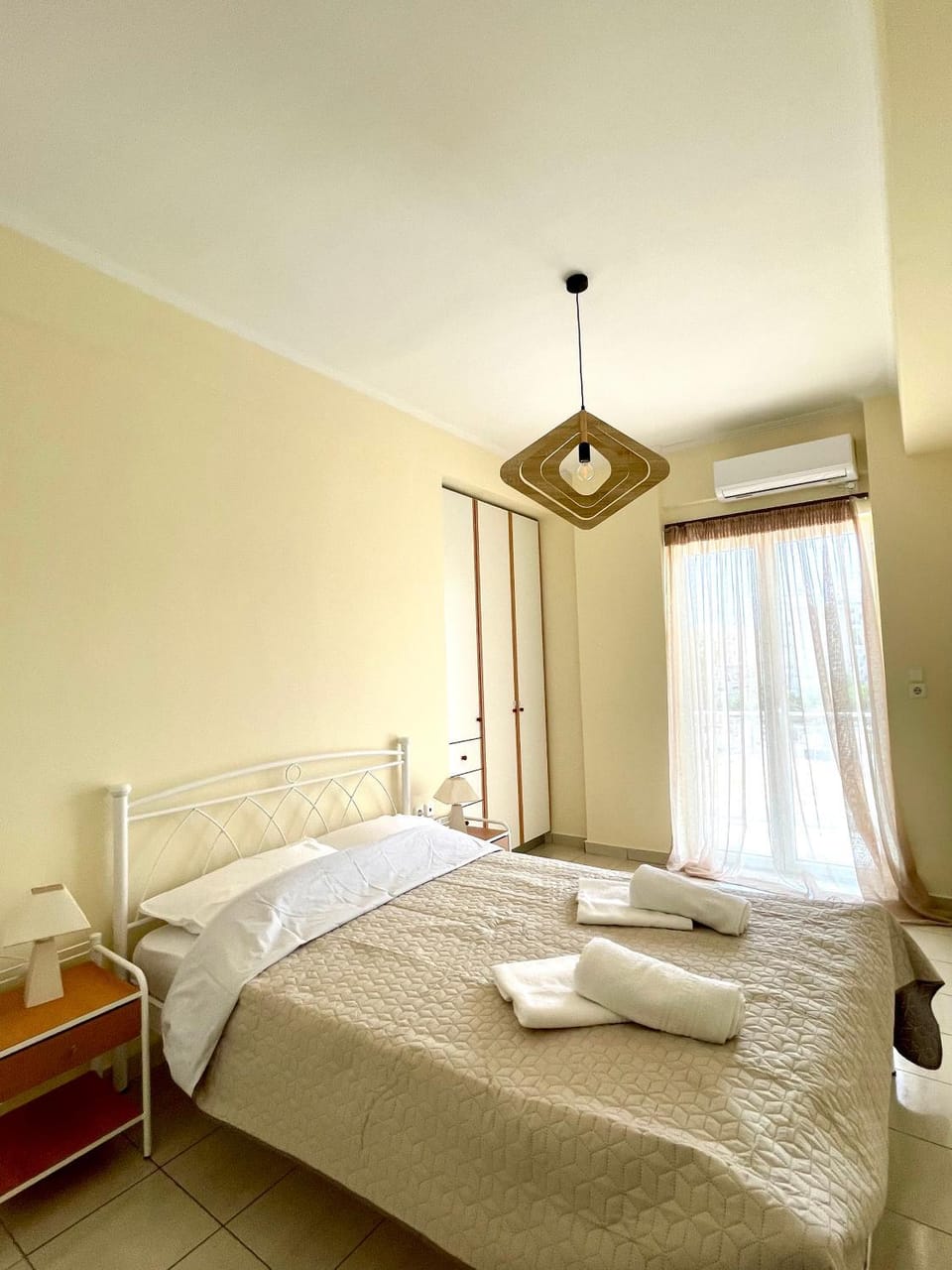 Bedroom, towels, wardrobe