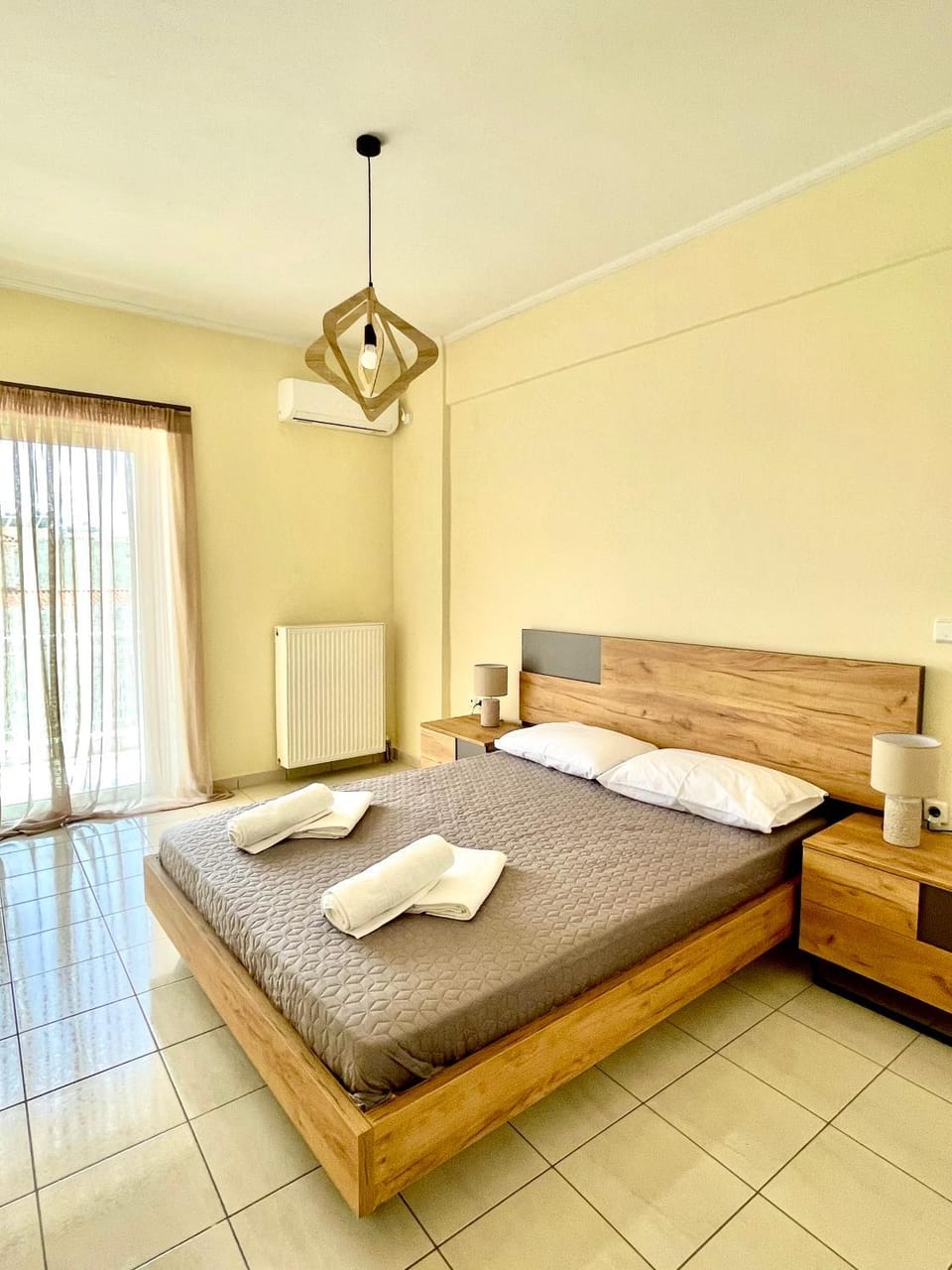 Bedroom, towels