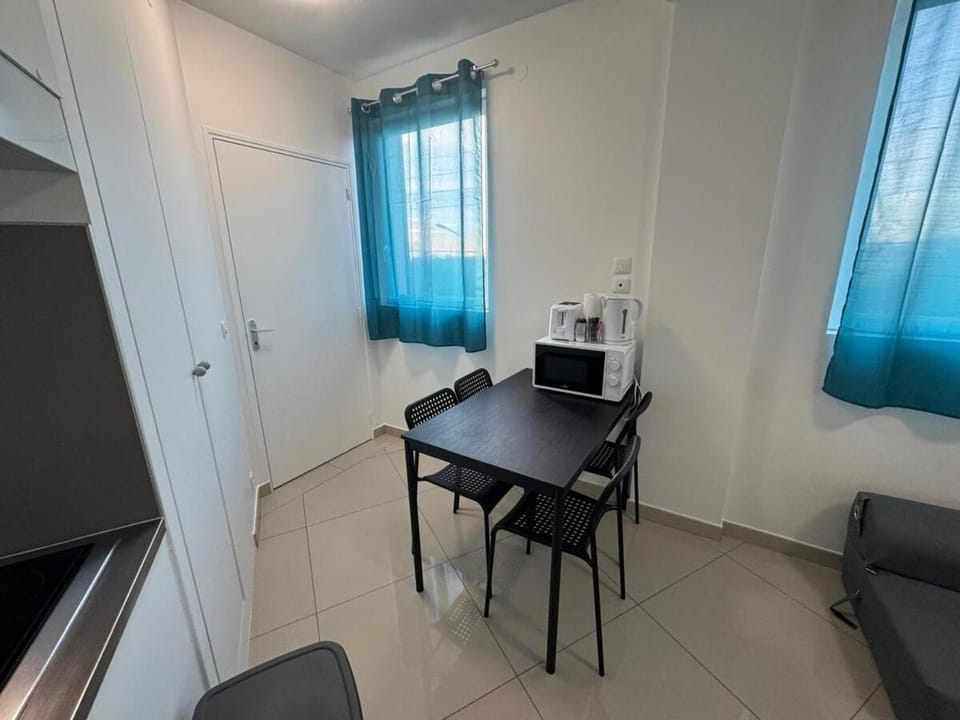 Quiet Netflix Parking Quick access to Paris Apartment in Gagny