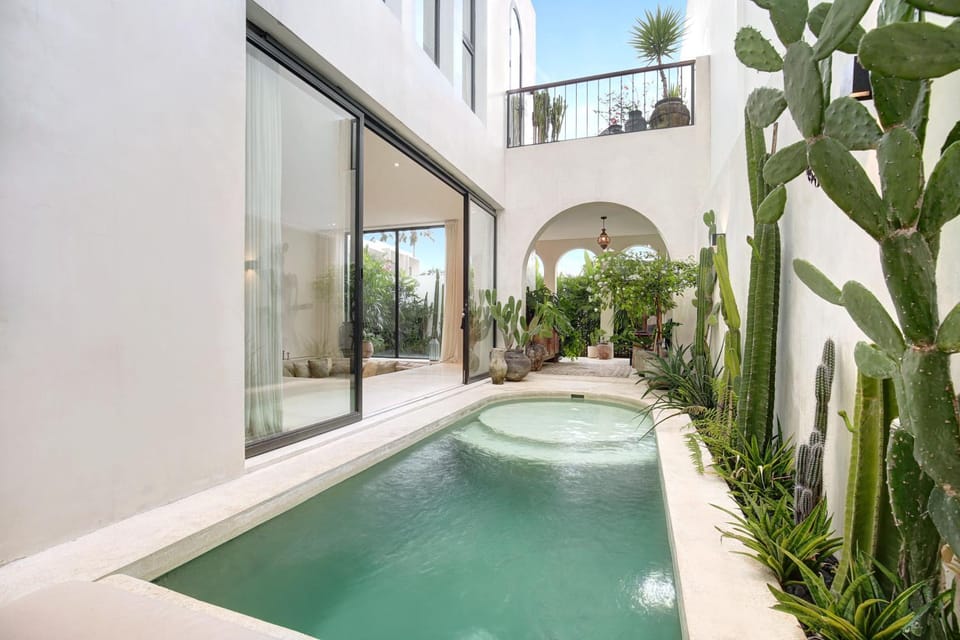 Property building, Swimming pool