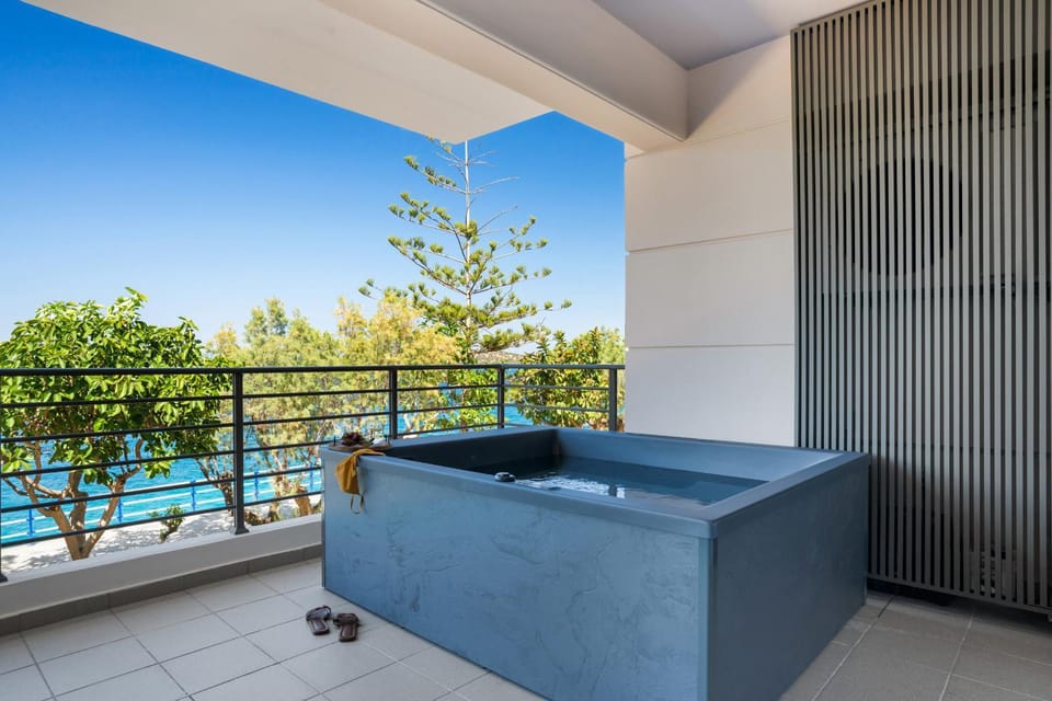 Urban Heights Ammoudi Seafront Apartment in Akti Koundourou