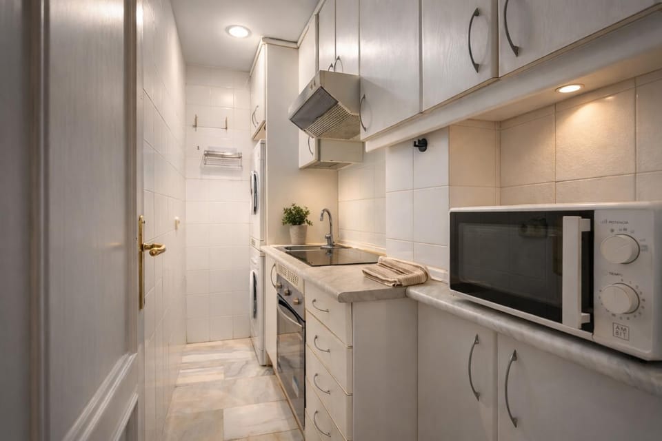 Kitchen or kitchenette, oven, stove