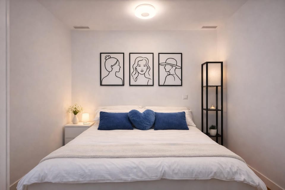 Bed, Photo of the whole room, Bedroom