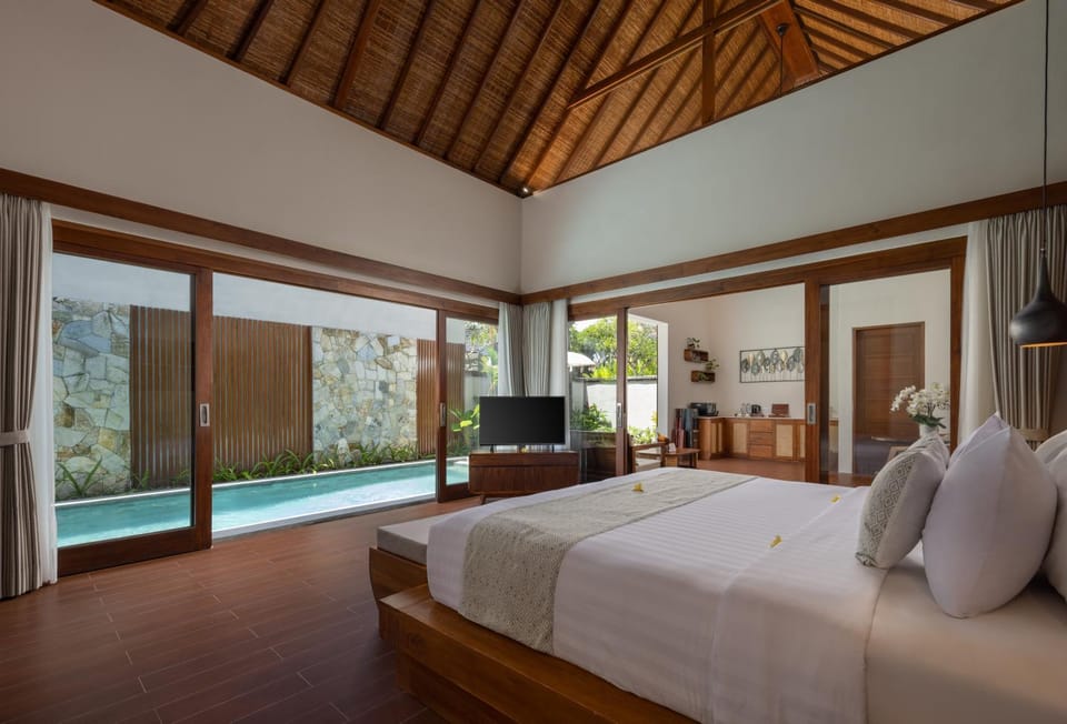 Bed, Bedroom, Pool view