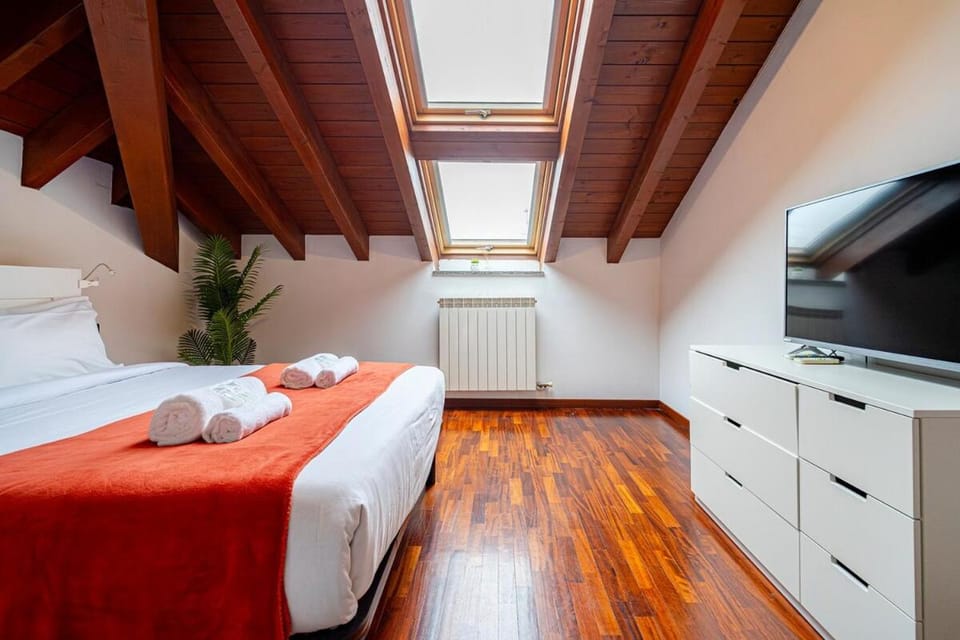 Bright apartment 50m from Rho Station Apartment in Rho
