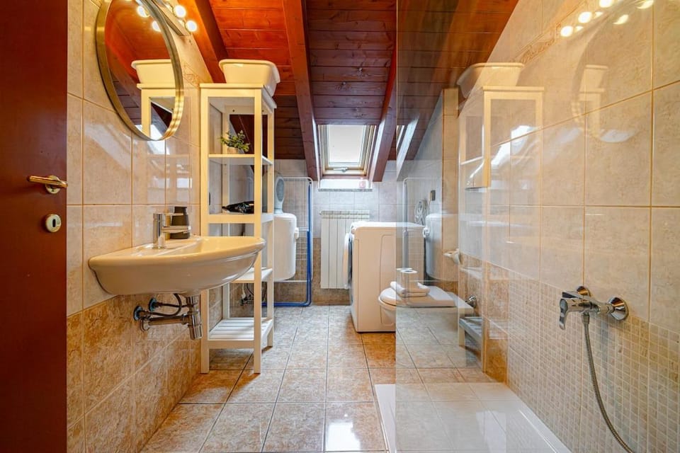 Bright apartment 50m from Rho Station Apartment in Rho