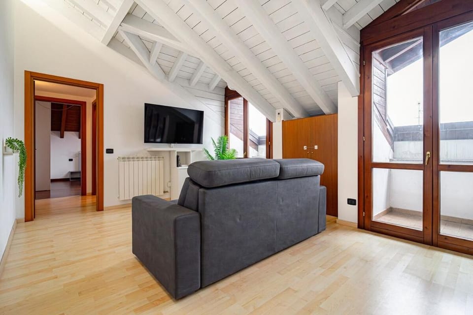 Bright apartment 50m from Rho Station Apartment in Rho