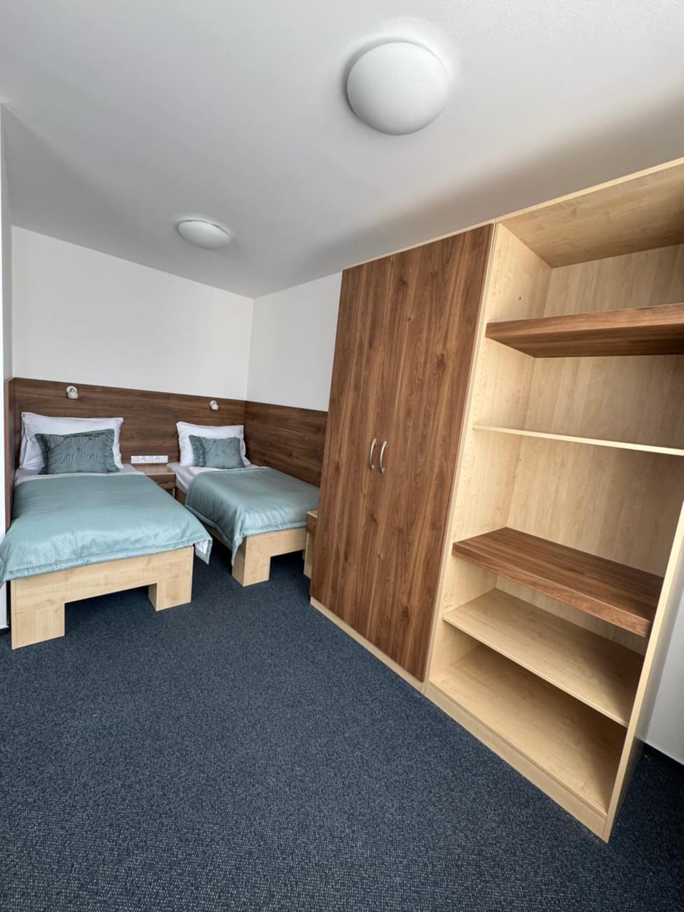 Bed, Photo of the whole room, wardrobe