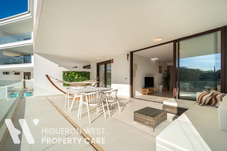 Day, Balcony/Terrace, Dining area, Pool view