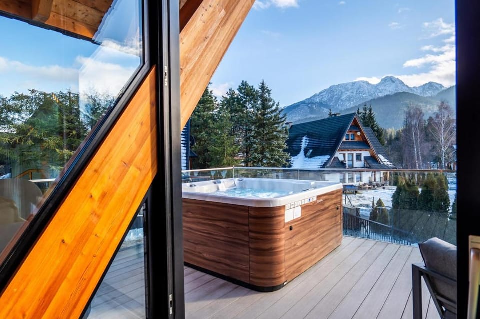 Hot Tub, Balcony/Terrace, Mountain view