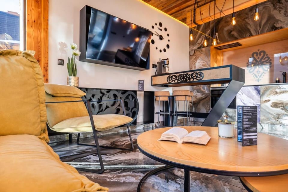 Kitchen or kitchenette, Living room