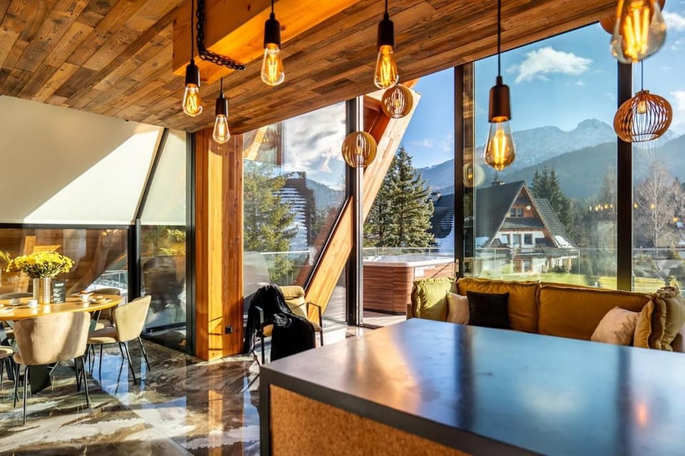 Living room, Dining area, Mountain view