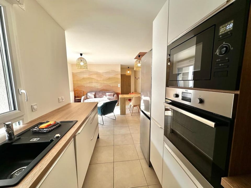 Kitchen or kitchenette, microwave, oven