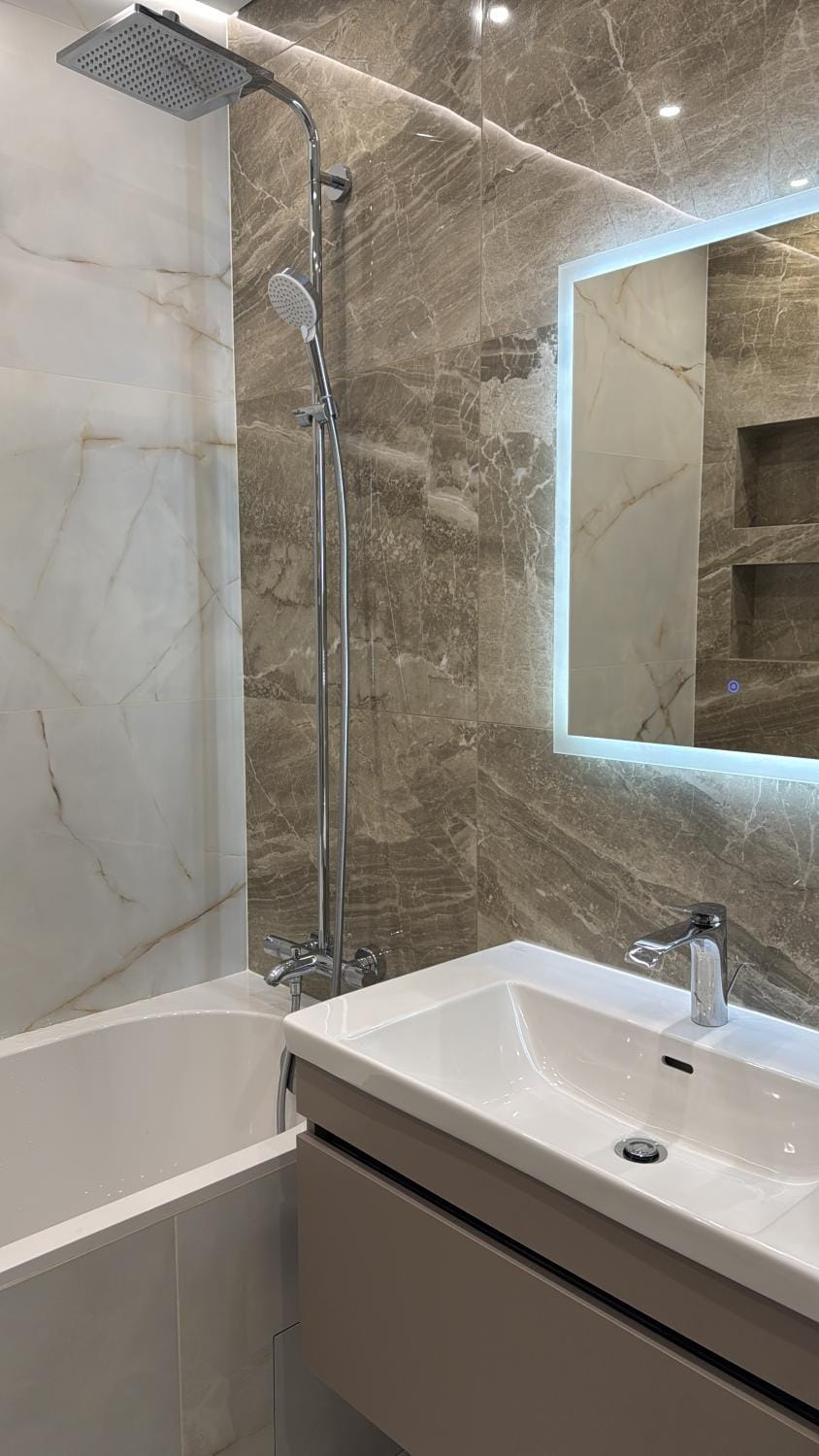 Kiev business class, nice new apartment in the center near metro and park Apartment in Kiev City - Kyiv