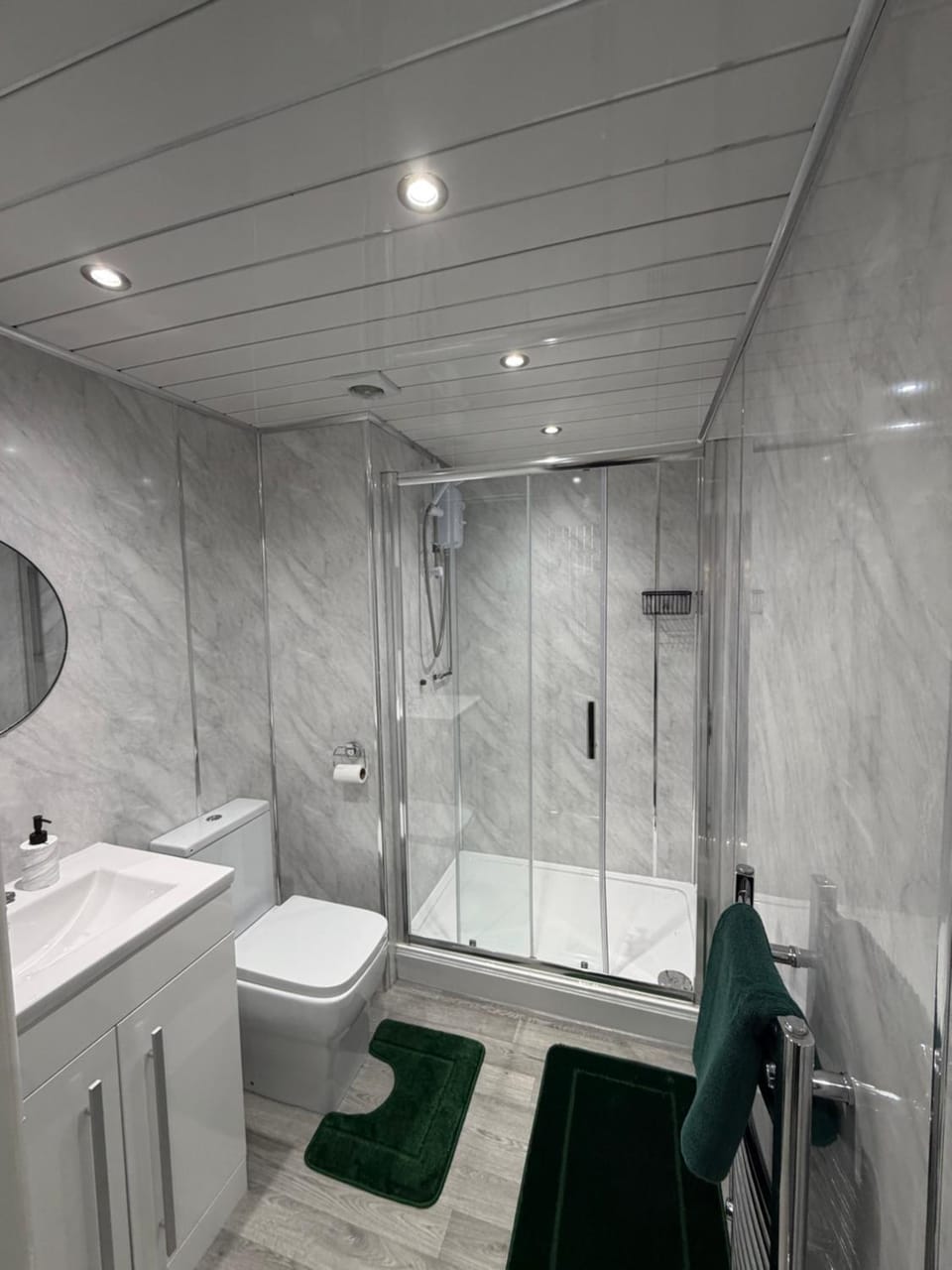 Shower, Toilet, Bathroom, towels