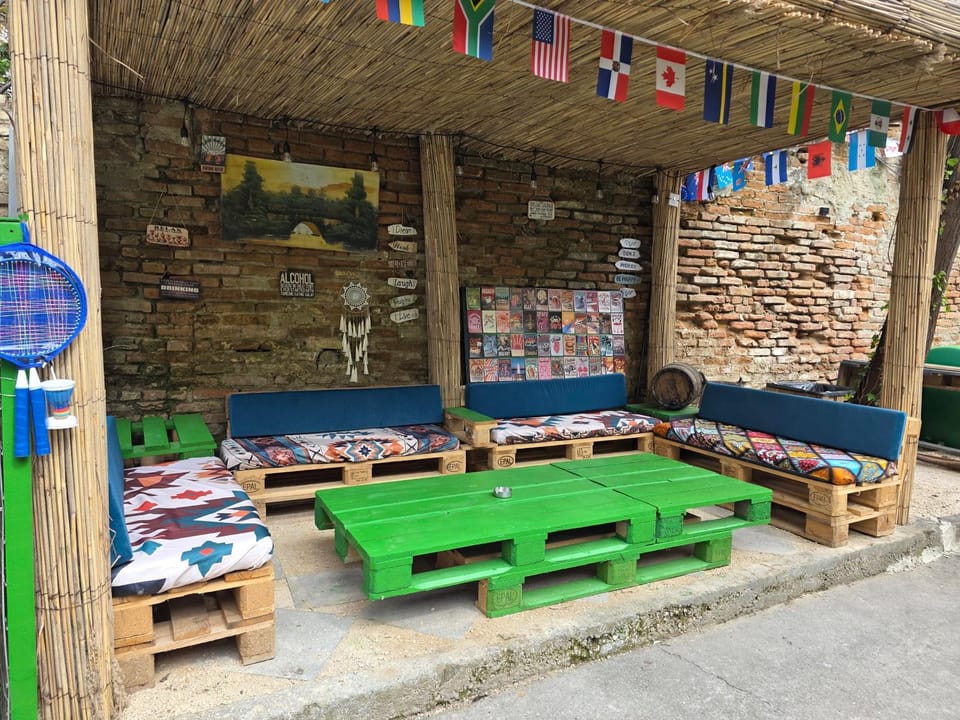 Day, Seating area