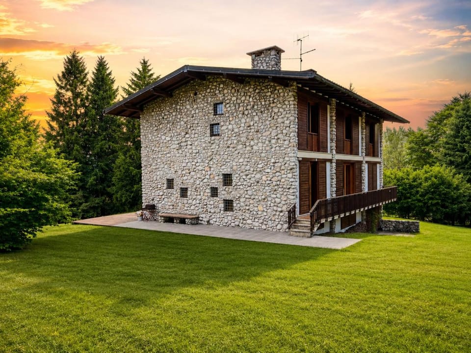 Property building, Spring, Day, Natural landscape, Garden, Garden view