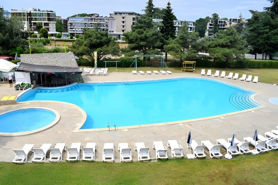 Property building, Day, Natural landscape, Pool view, Swimming pool, sunbed