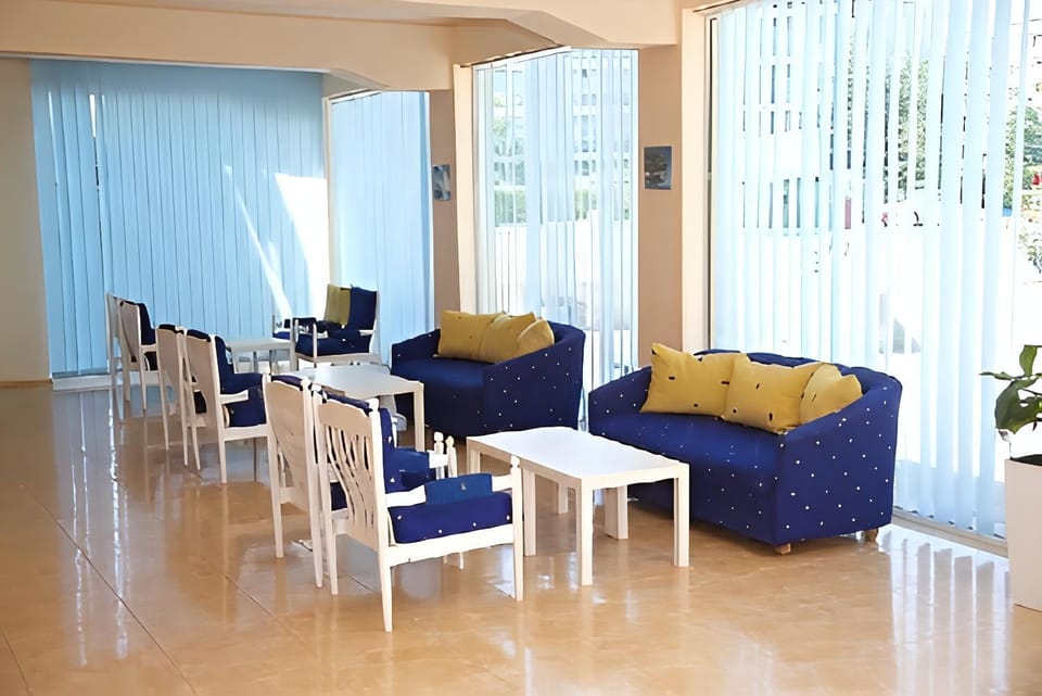 Lobby or reception, Seating area, Location, internet
