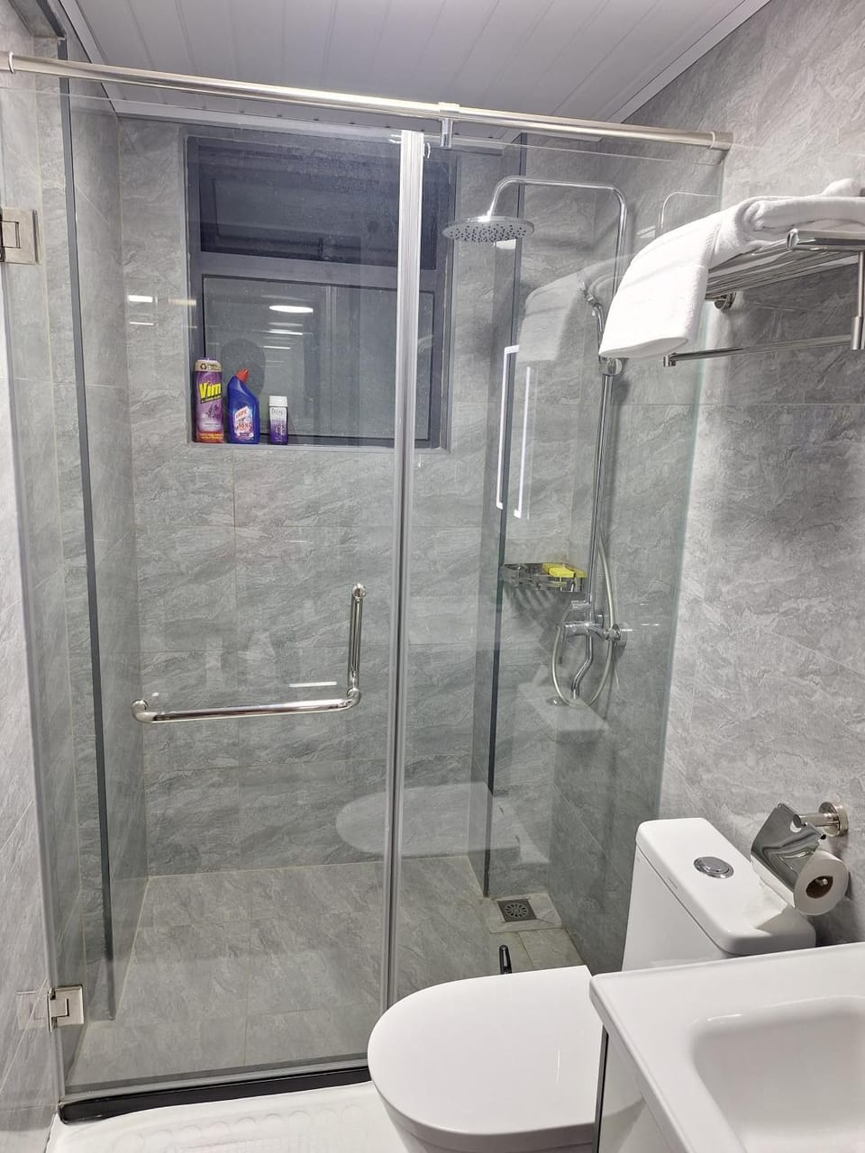 Toilet, Bathroom, towels