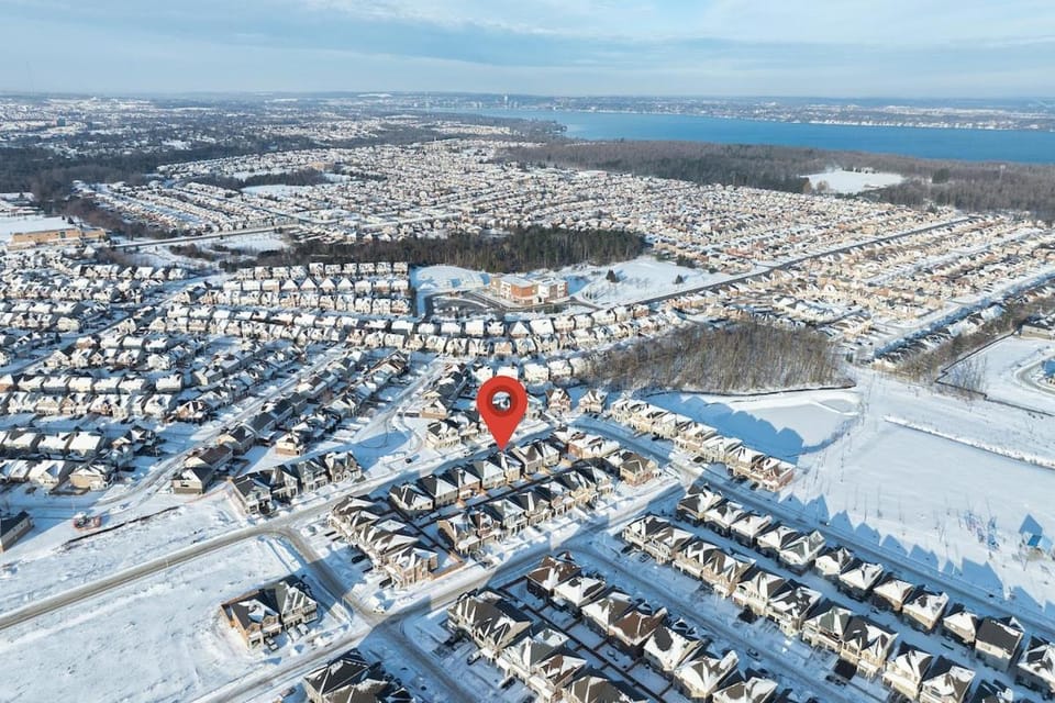 Luxury Family, 4BR Detached Home, EV Charger House in Barrie