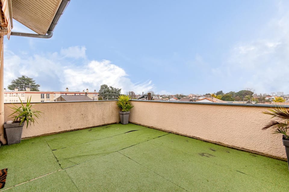 Balcony/Terrace, Balcony/Terrace, City view, City view, Street view, Street view, Quiet street view
