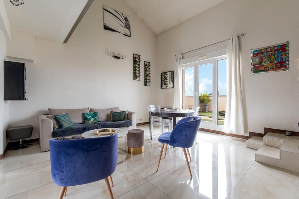 Communal lounge/ TV room, Living room, Dining area