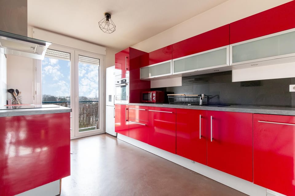 Kitchen or kitchenette, microwave, oven, stove, stove, kitchen, kitchen