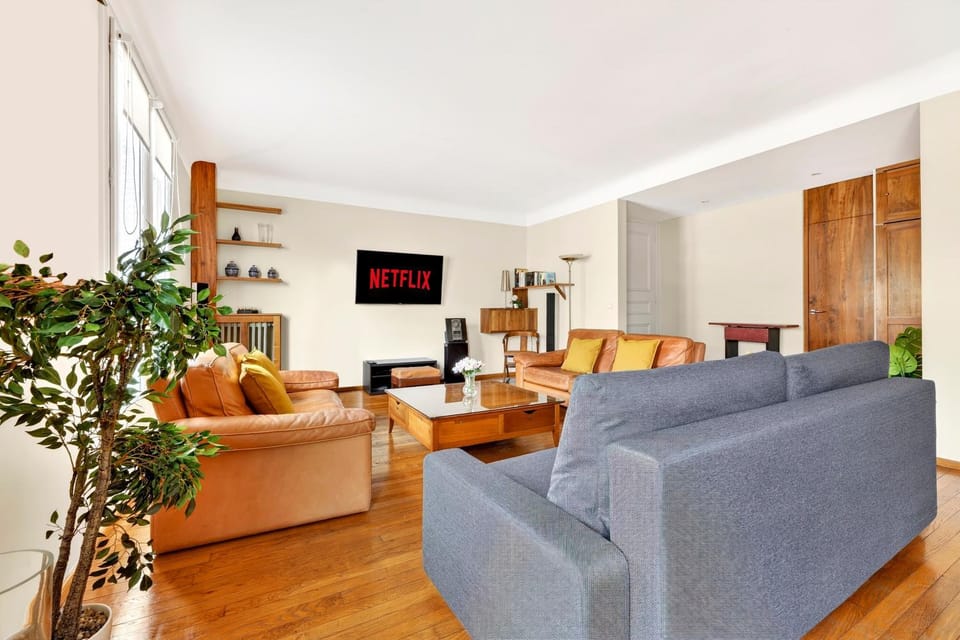 Bed, Living room, Seating area