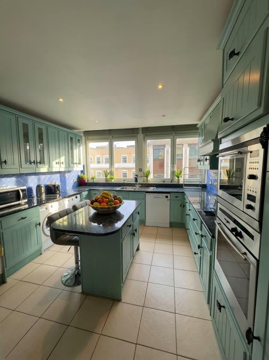 Luxury 3BR Knightsbridge Apartment Steps from Harr Apartment in City of Westminster