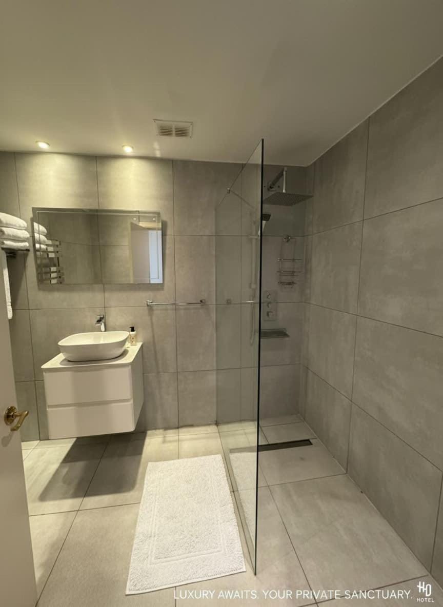 Luxury 3BR Knightsbridge Apartment Steps from Harr Apartment in City of Westminster