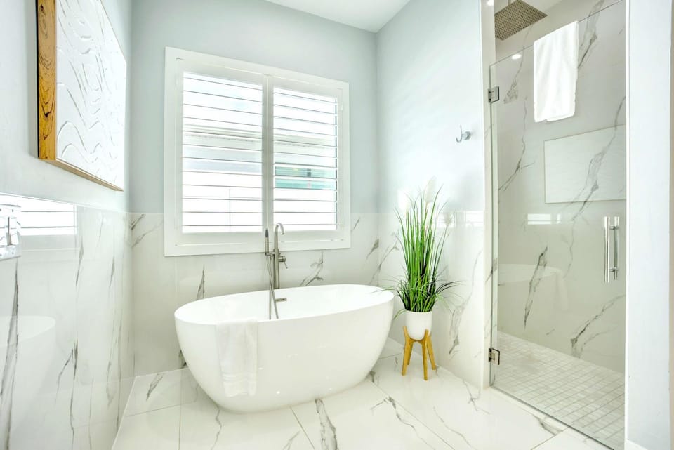 Shower, Toilet, Bathroom, Bath, towels