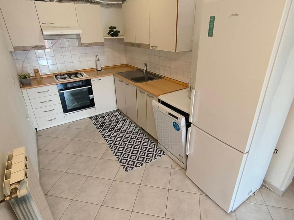 dishwasher, oven, stove, kitchen