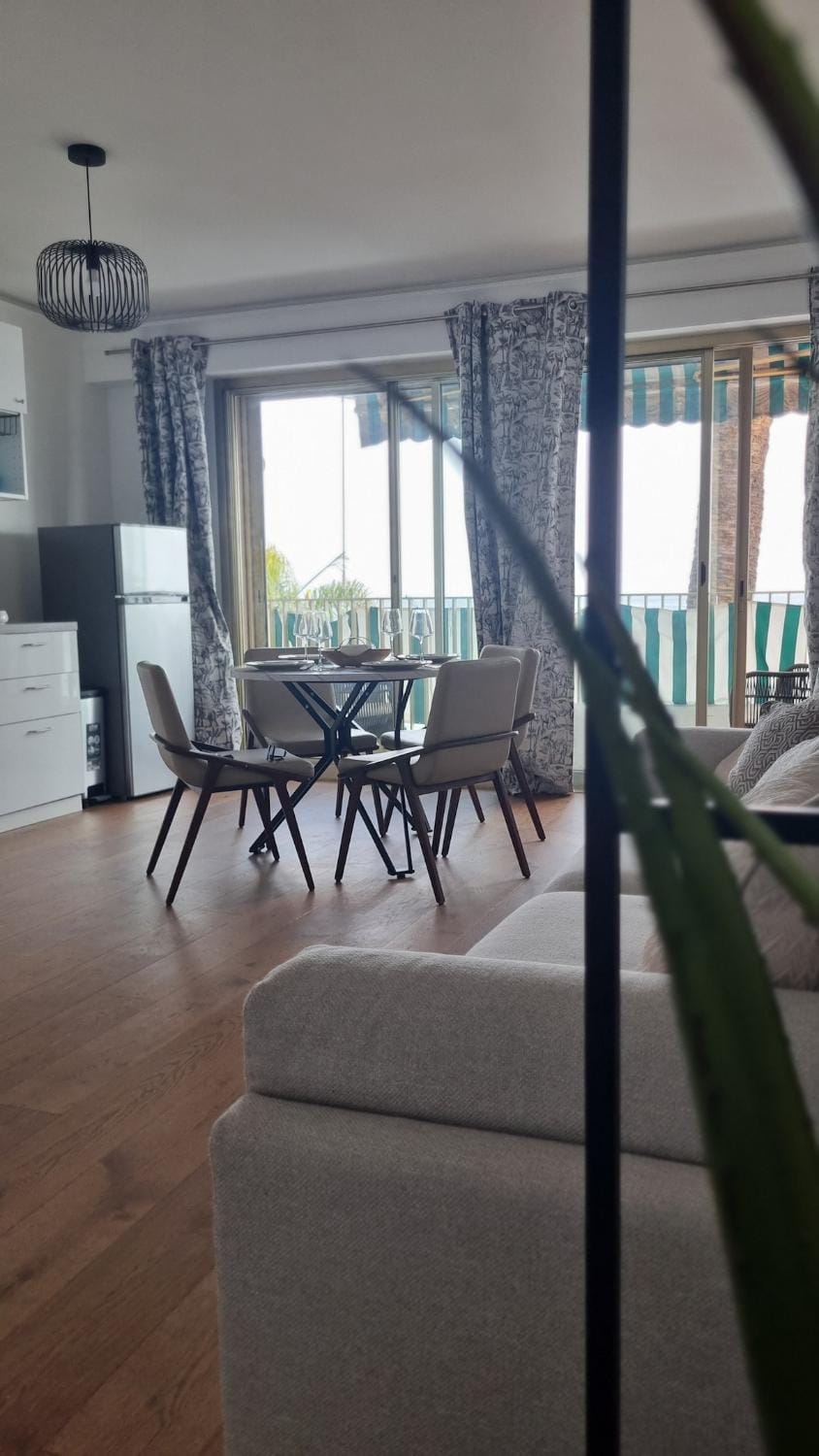 Sea View 1BR, Steps to the Beach Apartment in Roquebrune-Cap-Martin