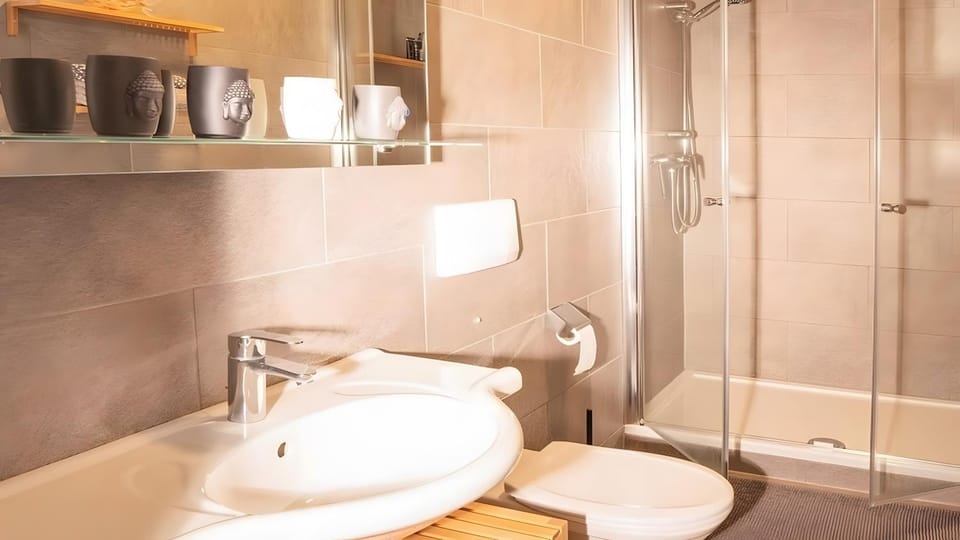 Bathroom, Living room