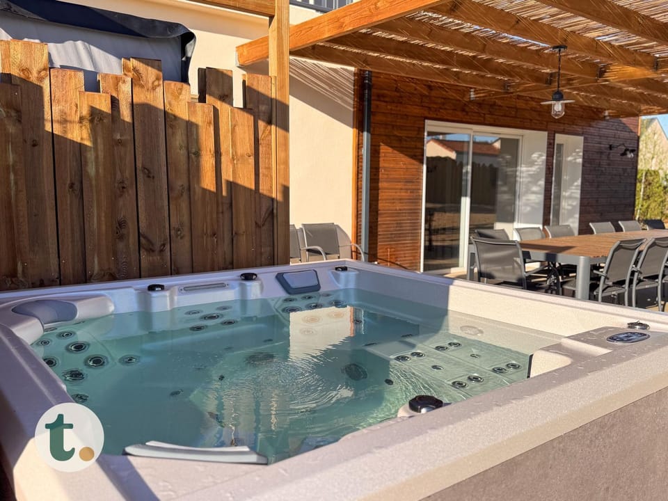 Patio, Hot Tub