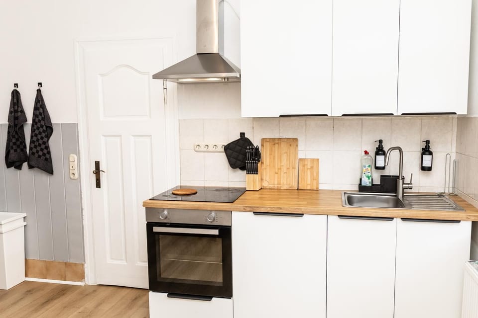 Kitchen or kitchenette, kitchen