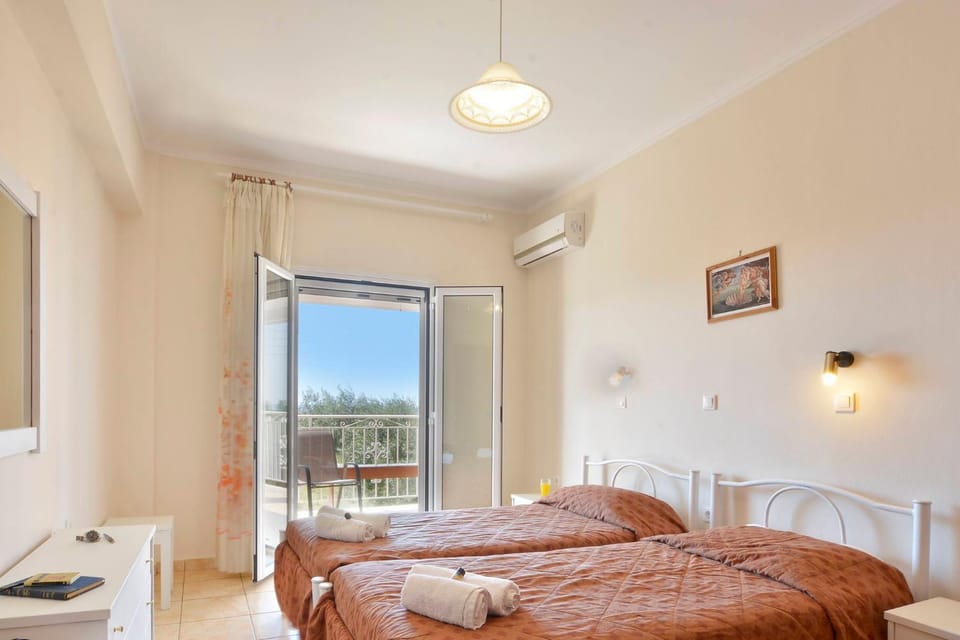 Bed, Balcony/Terrace, Bedroom, towels, air conditioner