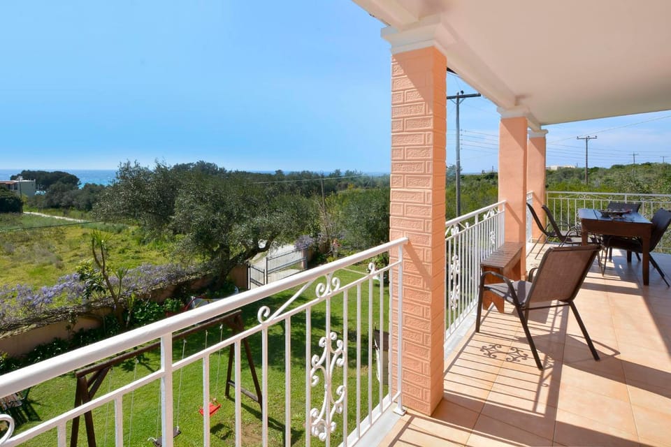 Day, View (from property/room), Balcony/Terrace, Seating area, Dining area