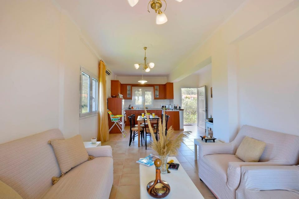 Living room, Seating area, Dining area, kitchen