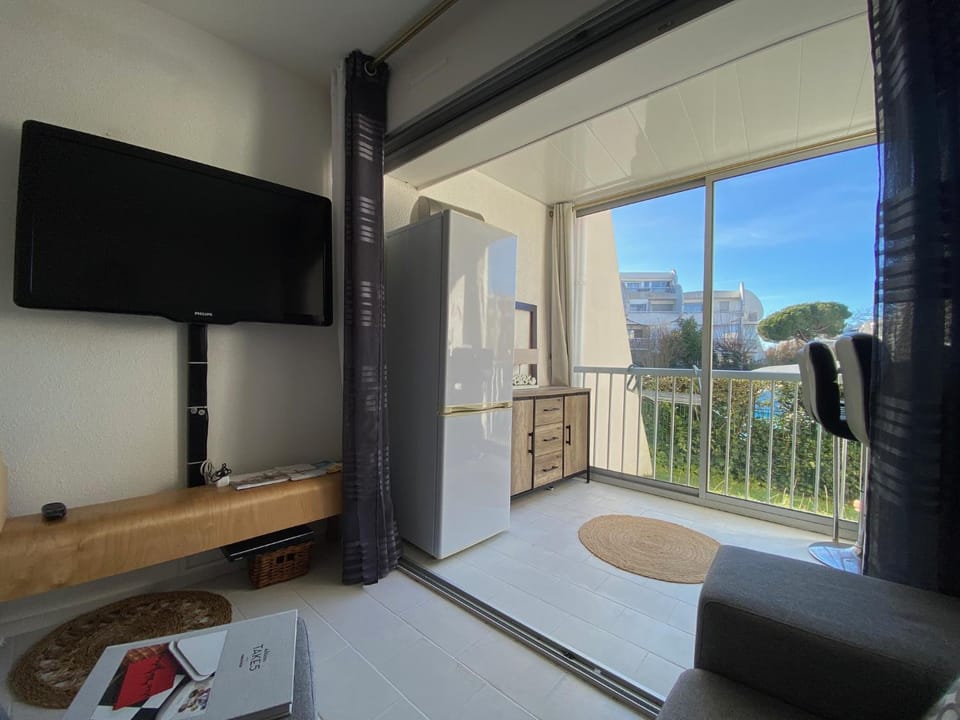 Communal lounge/ TV room, Living room