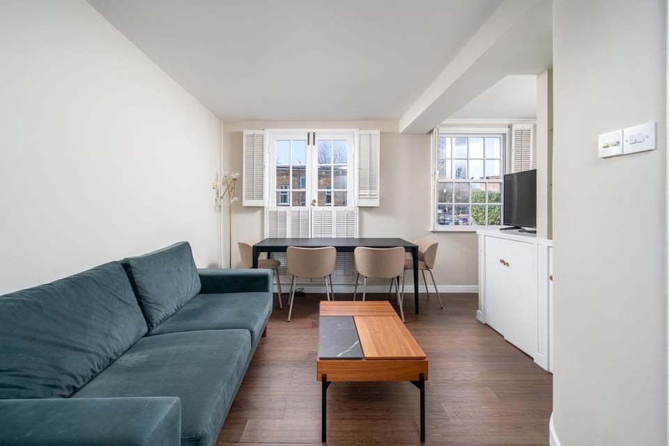 TV and multimedia, Living room, Seating area, Dining area