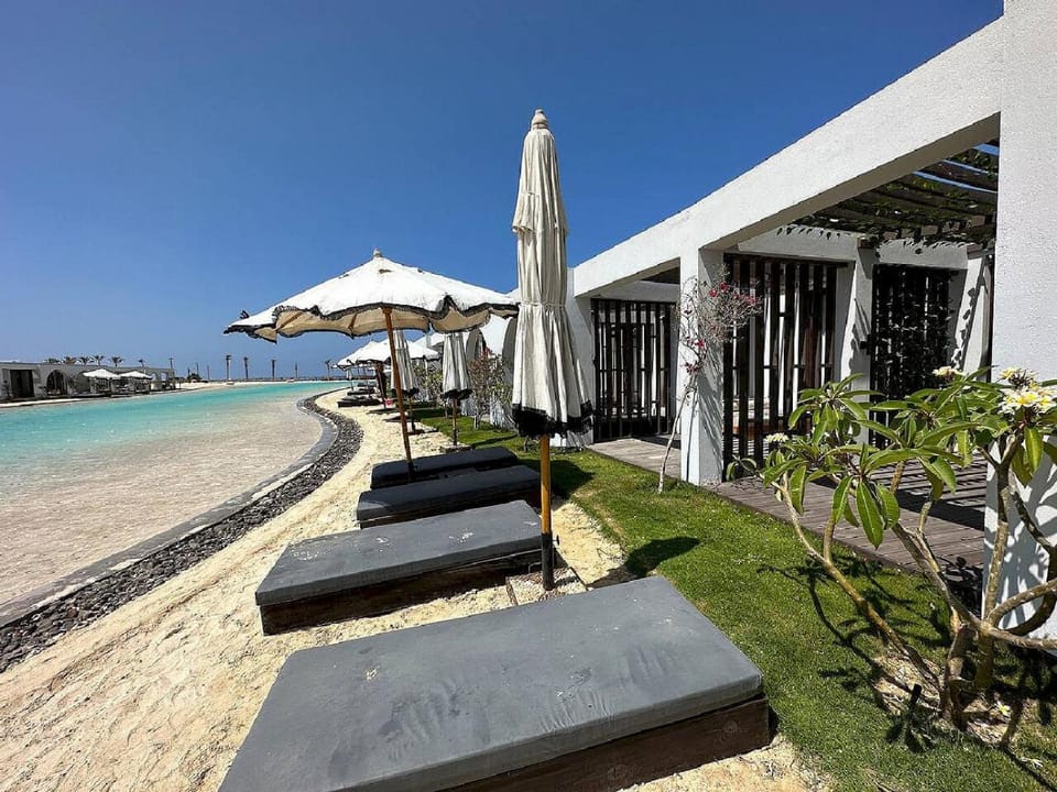 Day, Natural landscape, Garden, Balcony/Terrace, Beach, Pool view, Sea view, Swimming pool, sunbed