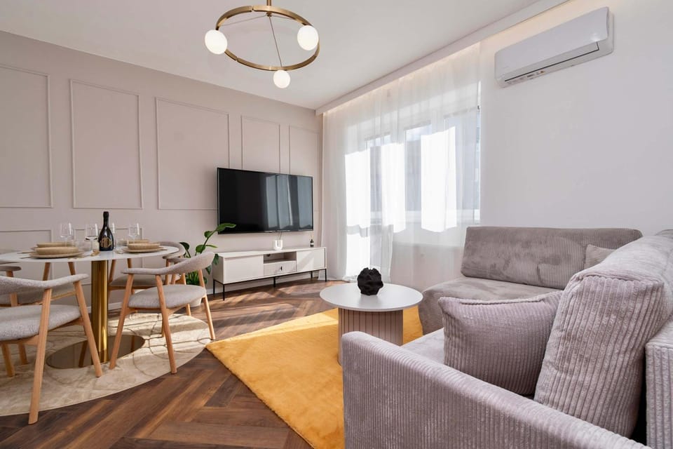 TV and multimedia, Seating area, Dining area
