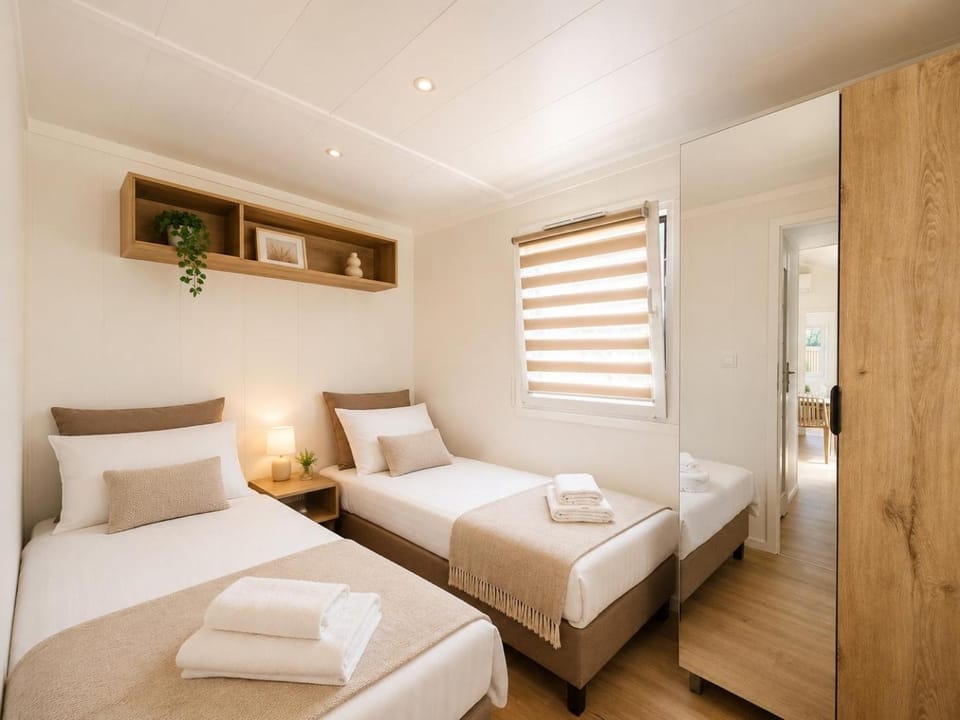 Bed, Bedroom, towels, wardrobe