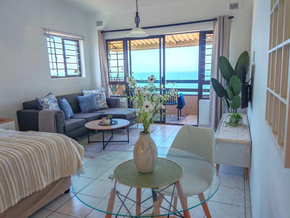 Bed, Balcony/Terrace, Living room, Photo of the whole room, Seating area, Dining area, Bedroom, Sea view